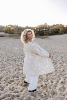 Ik ben Miranda Vos, 58 jaar en opgegroeid in Alkmaar en omgeving.  In 2016 viel het doek: Terwijl ik maandags nog naar mijn nieuwe huisarts was...